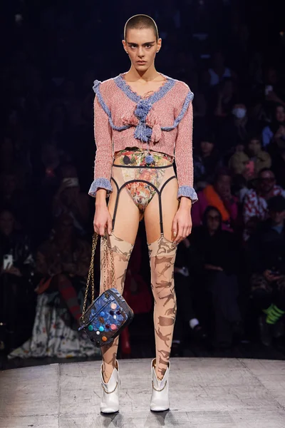 Look 27